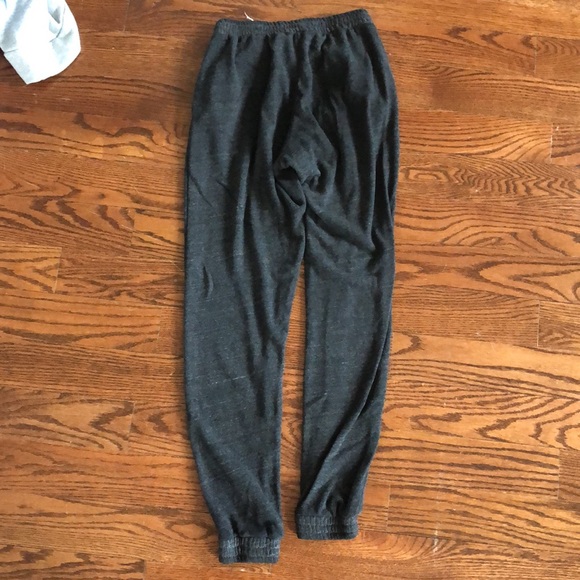 Very soft grey sweatpants (that tie) - Picture 3 of 3